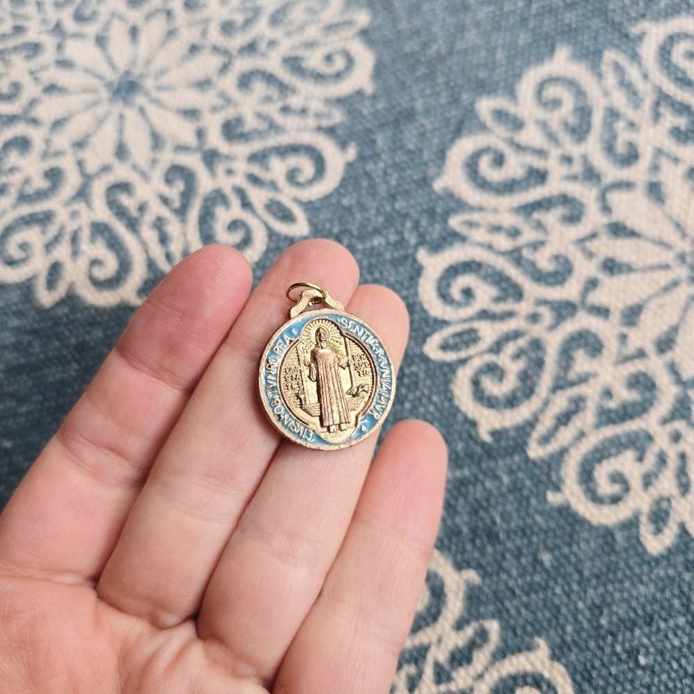 Vintage Gold Blue & Red Creed Saint St Benedict Medal Pendant - Picture 4 of 7